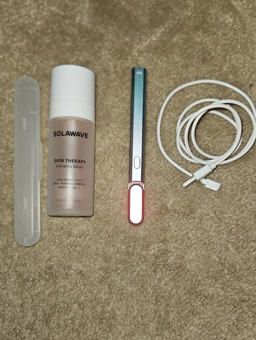 Solawave  4-in-1 Red Light Wand & Therapy Activating Serum